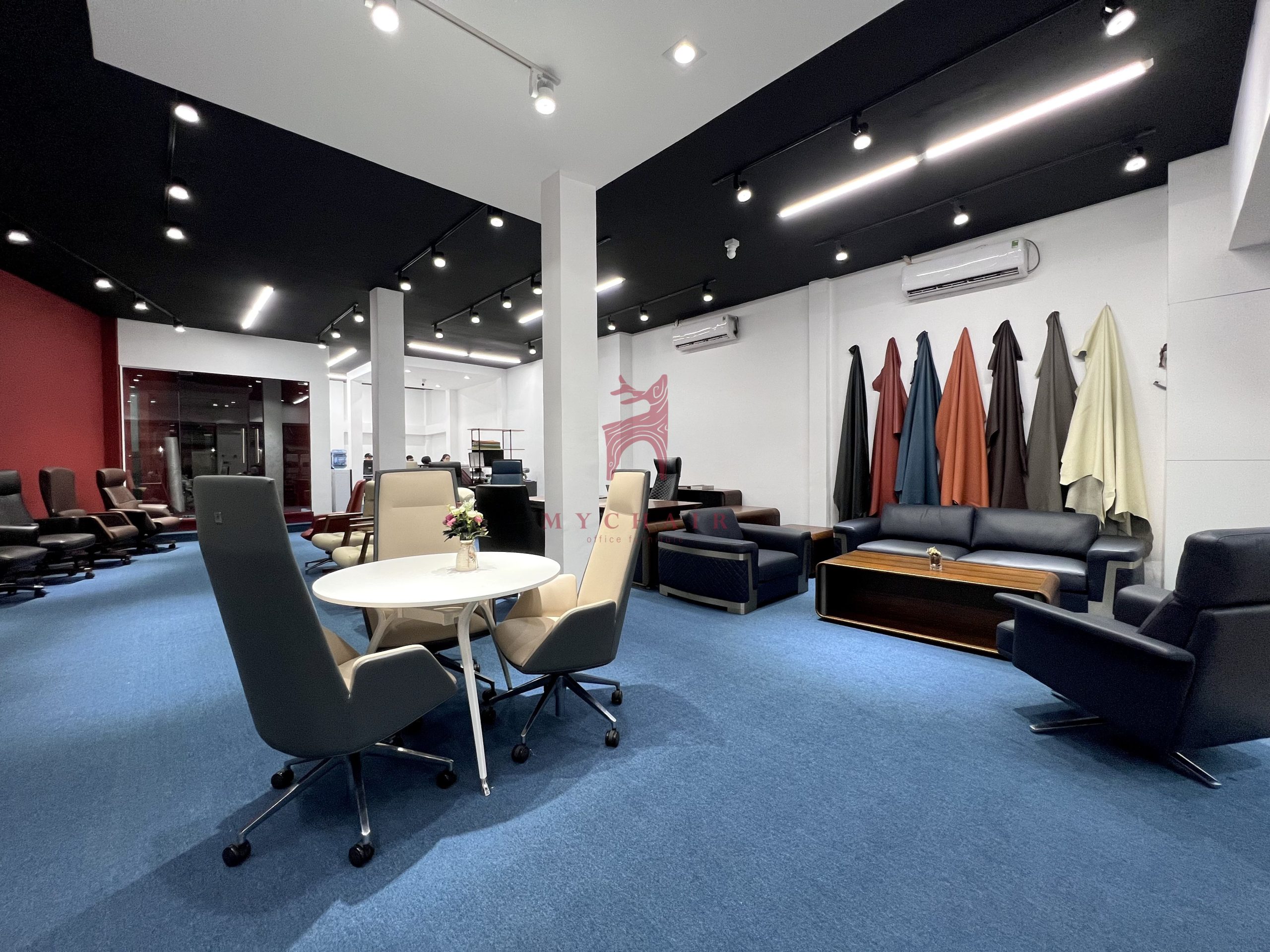 showroom nội thất văn phòng cao cấp MyChair