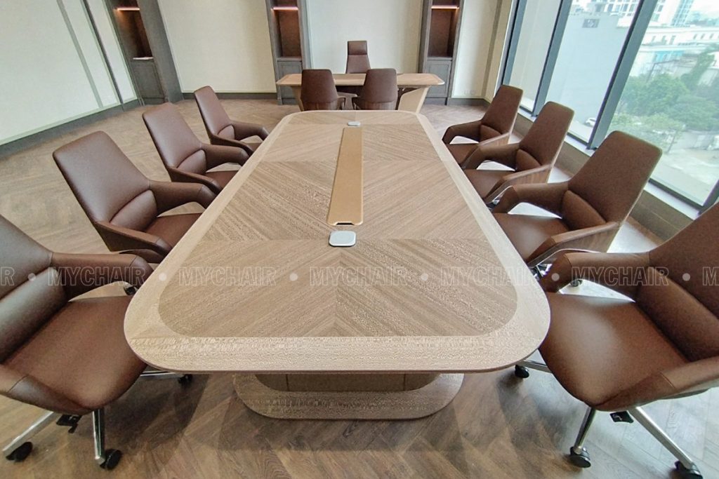 Không gian kết nối giữa bàn giám đốc và bàn họp