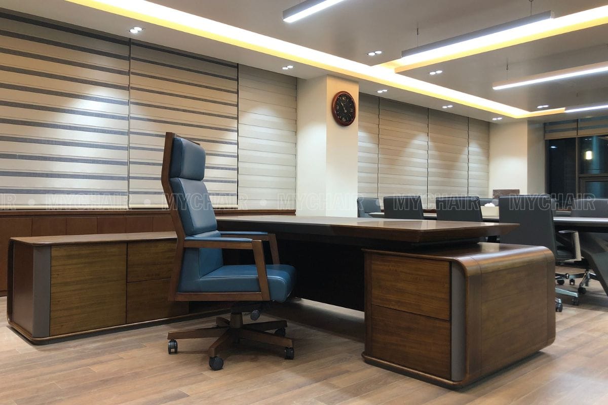 Ghế giám đốc chân gỗ xoay