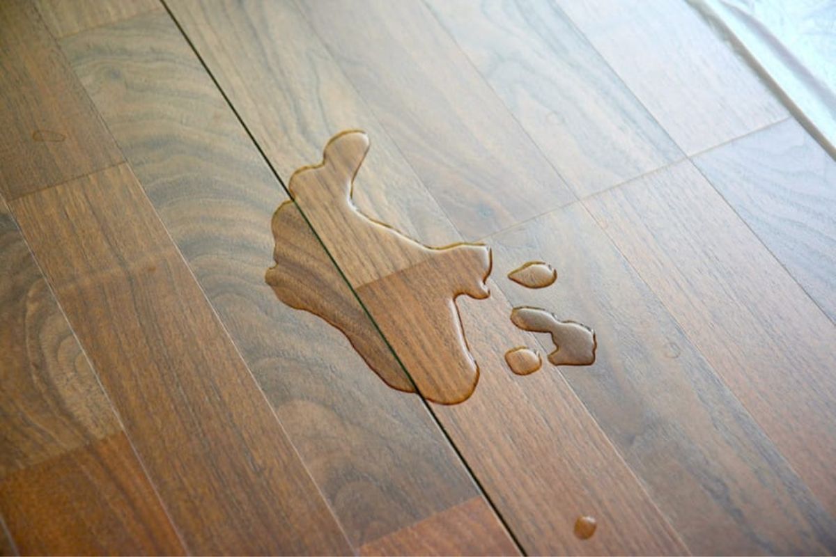 Tránh tiếp xúc với nước để bảo quản đồ gỗ nội thất