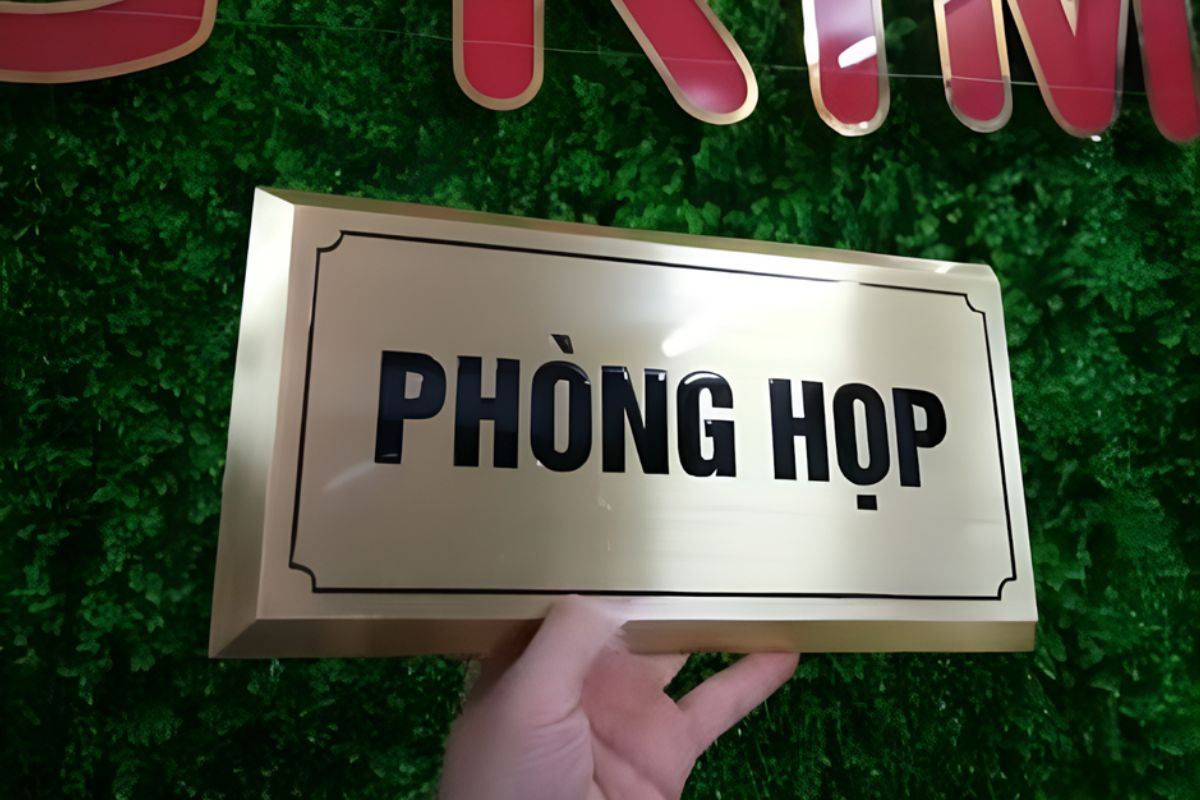 Bảng treo cửa phòng họp bằng đồng