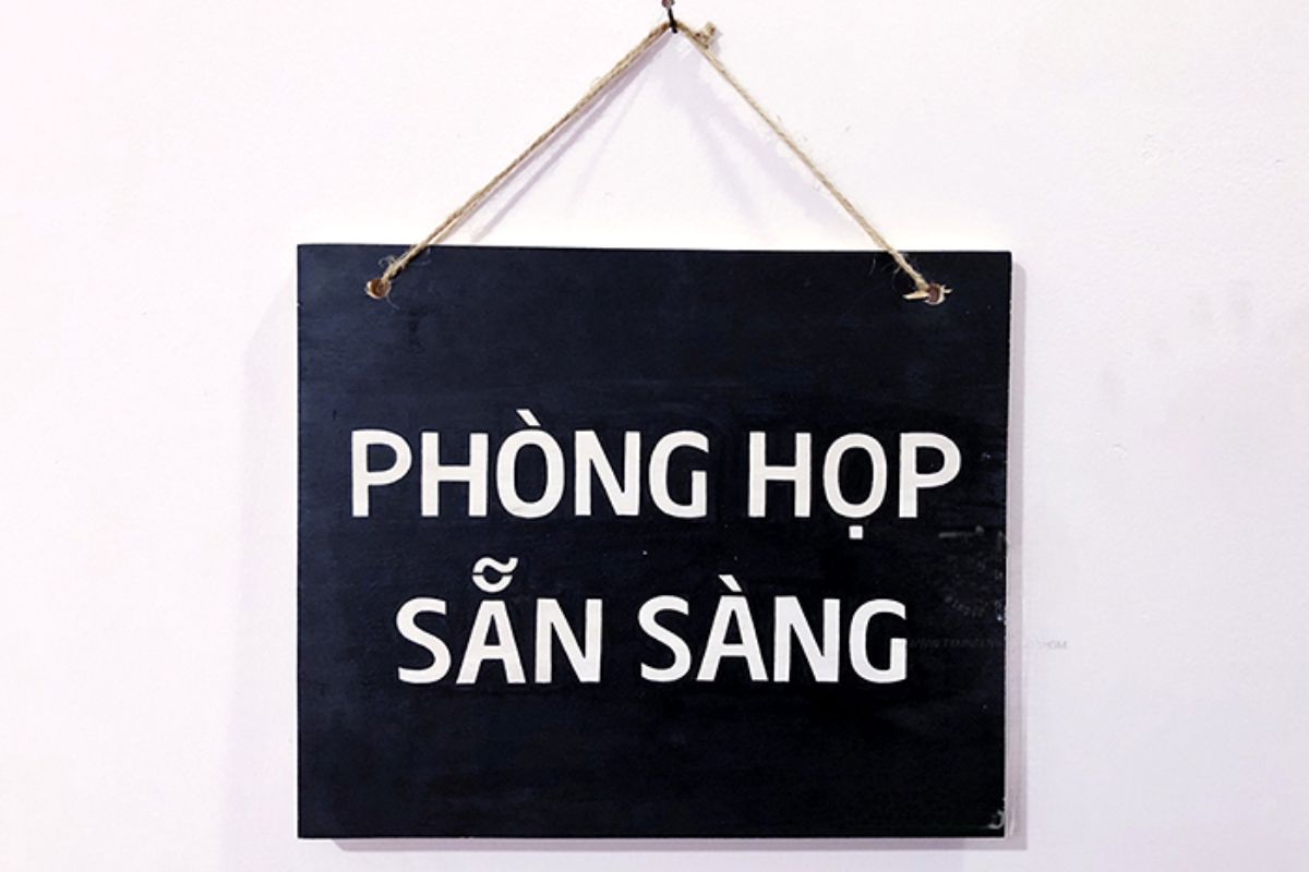 Bảng treo cửa phòng họp đơn giản