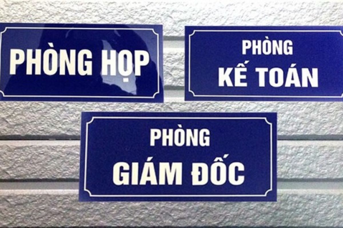 Bảng treo cửa phòng họp bằng mica