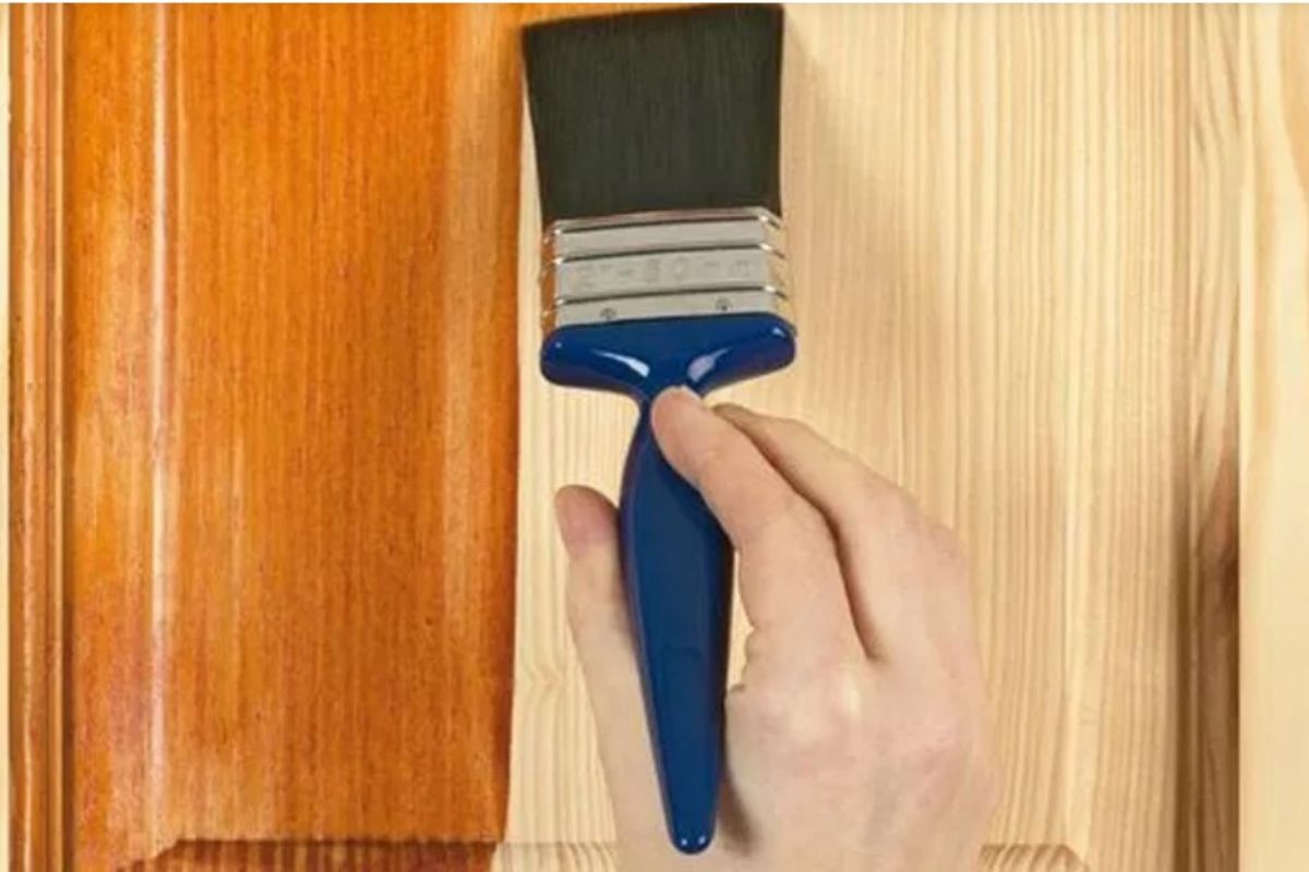 Sửa hộc bàn giám đốc bị mọt bằng sơn vecni
