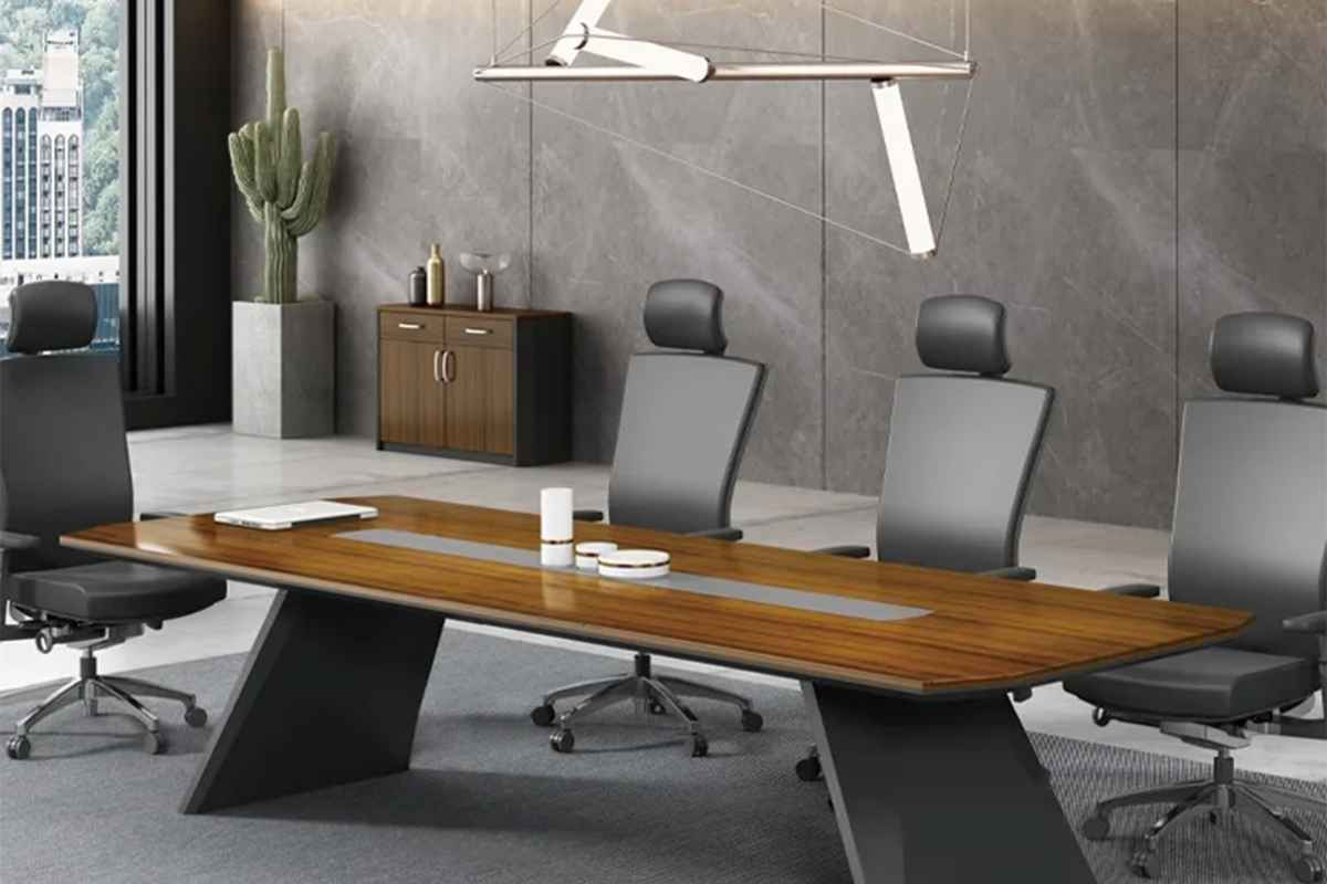 Thiết kế phòng họp sang trọng với ghế da cùng bàn gỗ MDF