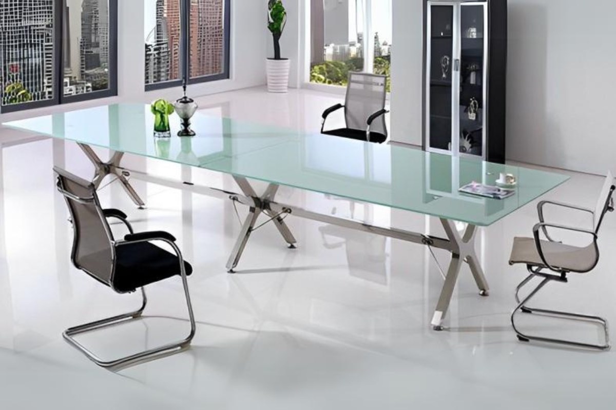Bàn họp hình chữ nhật làm bằng kính