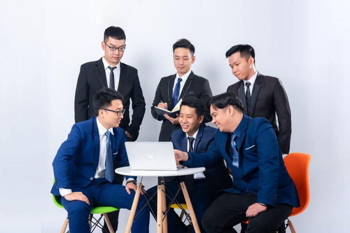 Chụp ảnh phòng họp theo cặp hoặc nhóm