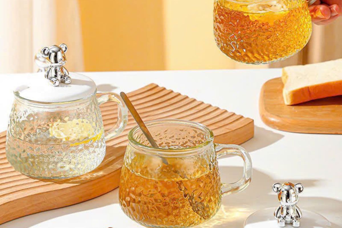 Cốc thủy tinh uống nước trong phòng họp