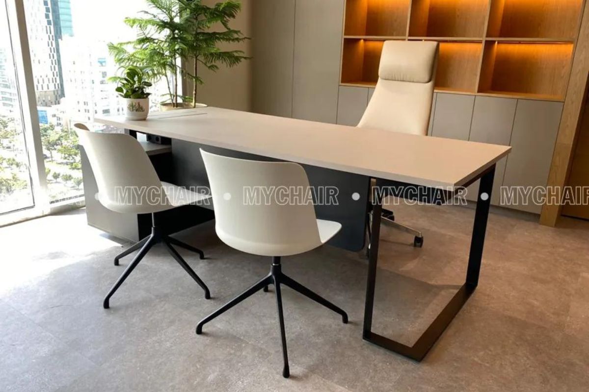Hướng đặt bàn giám đốc tuổi Tỵ