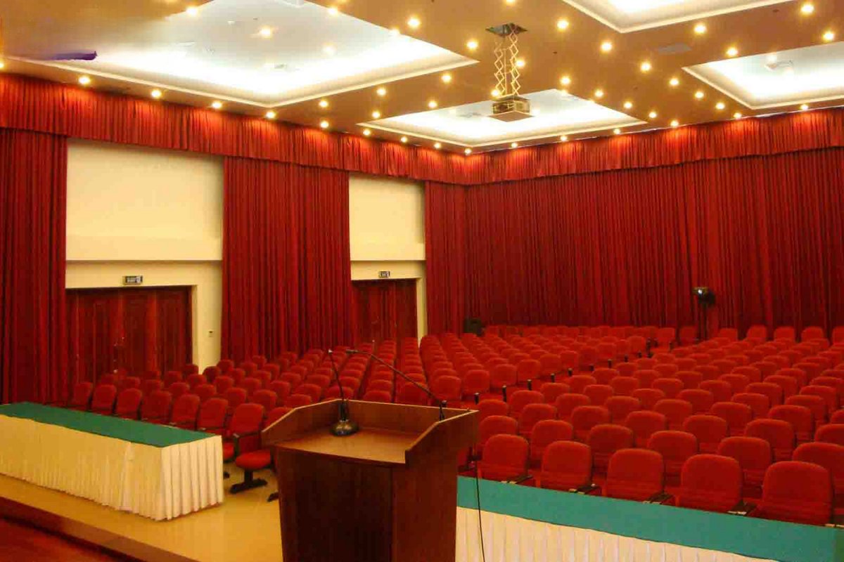 Setup phòng họp báo theo kiểu Theater (Nhà hát)