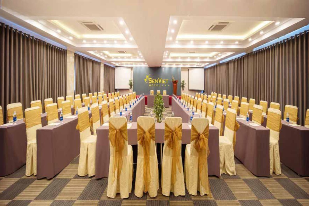 Phòng họp báo sang trọng
