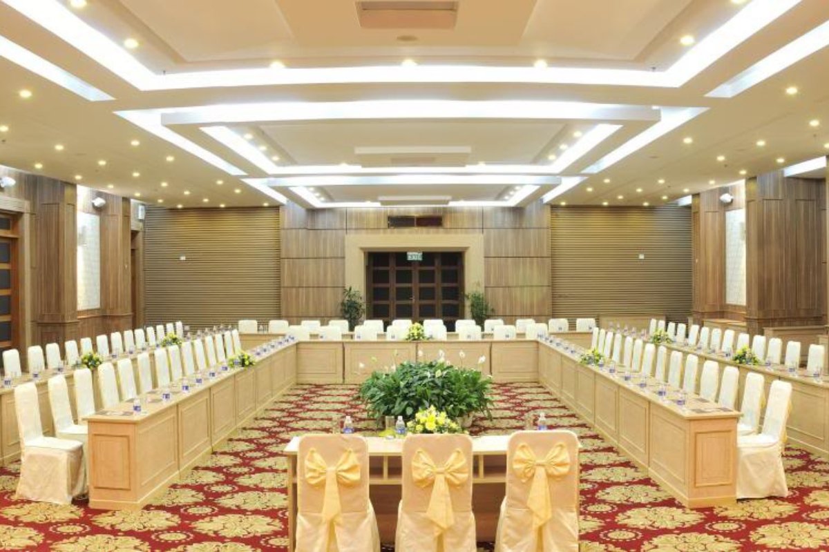 Setup phòng họp báo hình chữ U