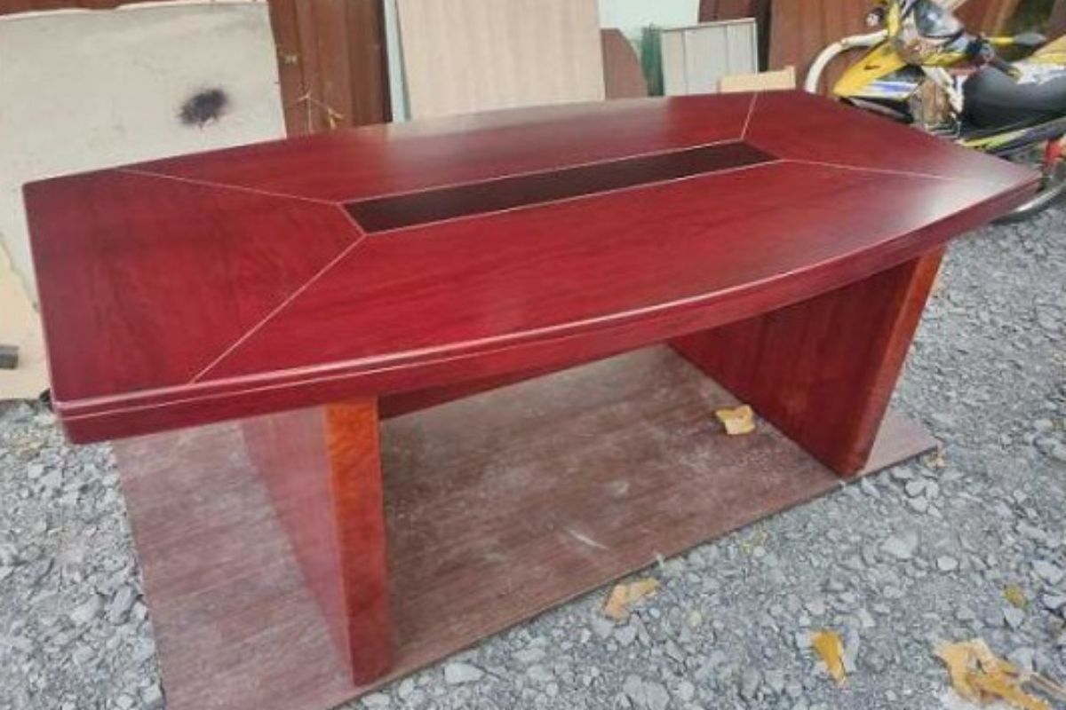 Bàn giám đốc gỗ thanh lý tại Cửa hàng Thiên bảo