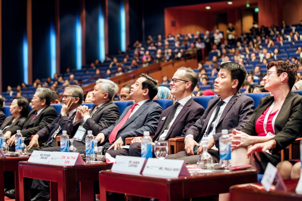 Thao tác nhanh và chính xác khi chụp phòng họp