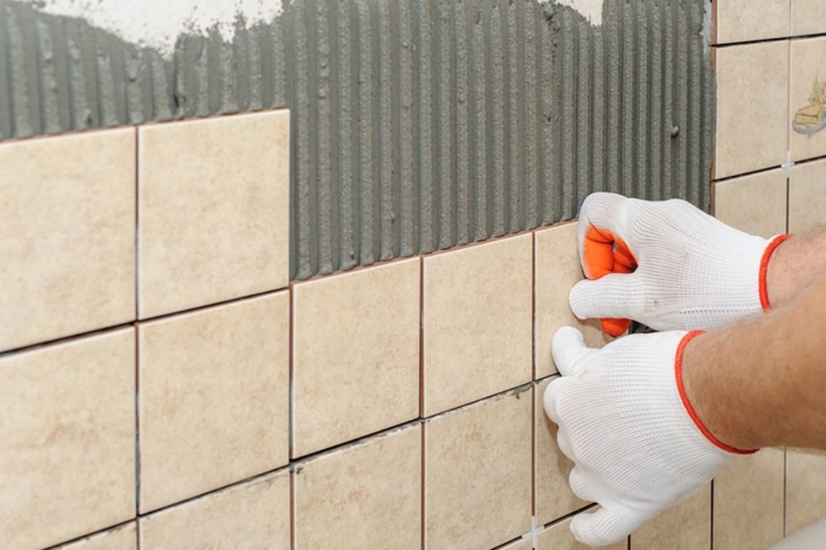 Các bước thi công ốp gạch tường phòng họp chuẩn