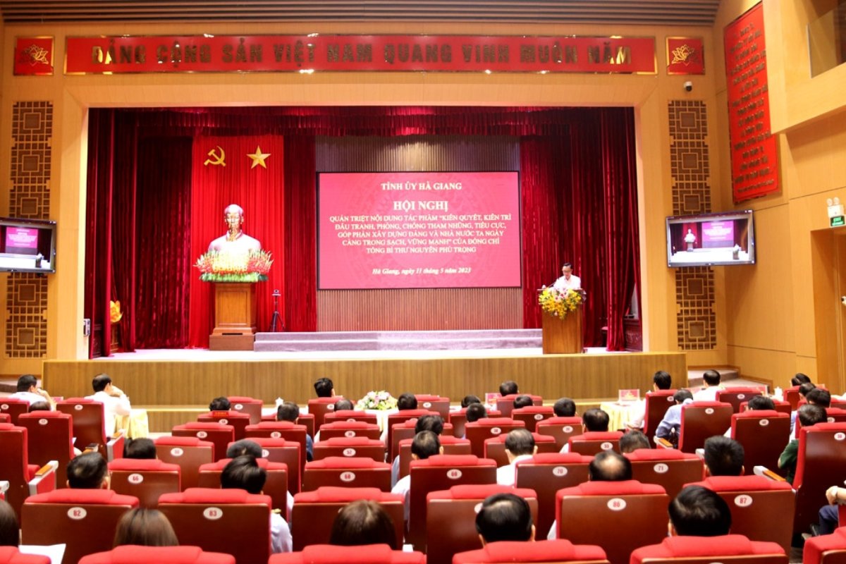 Mẫu trang trí phòng họp cơ quan Nhà nước