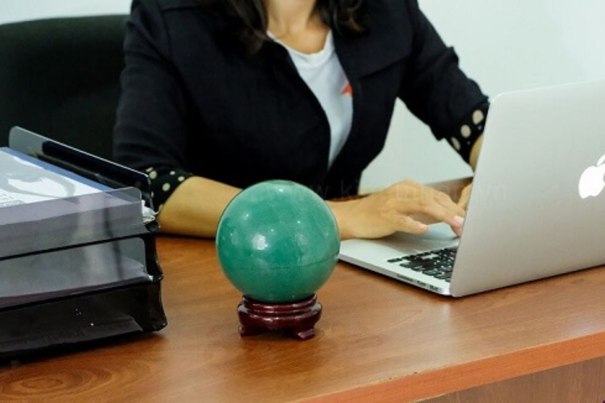 Đồ vật phong thủy để bàn giám đốc