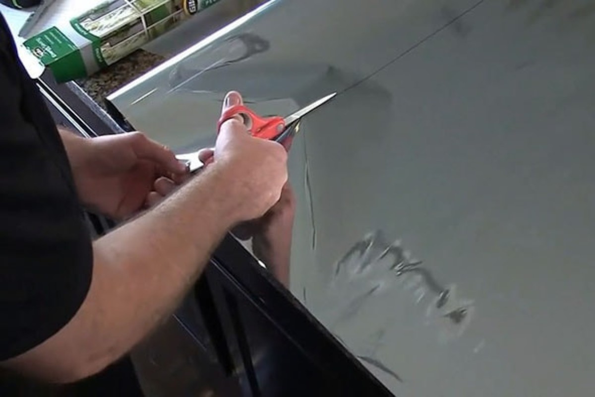 Hướng dẫn cách dán decal cho bàn làm việc