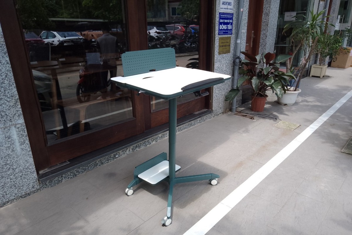 Bàn đứng làm việc di động Table Laptop 03