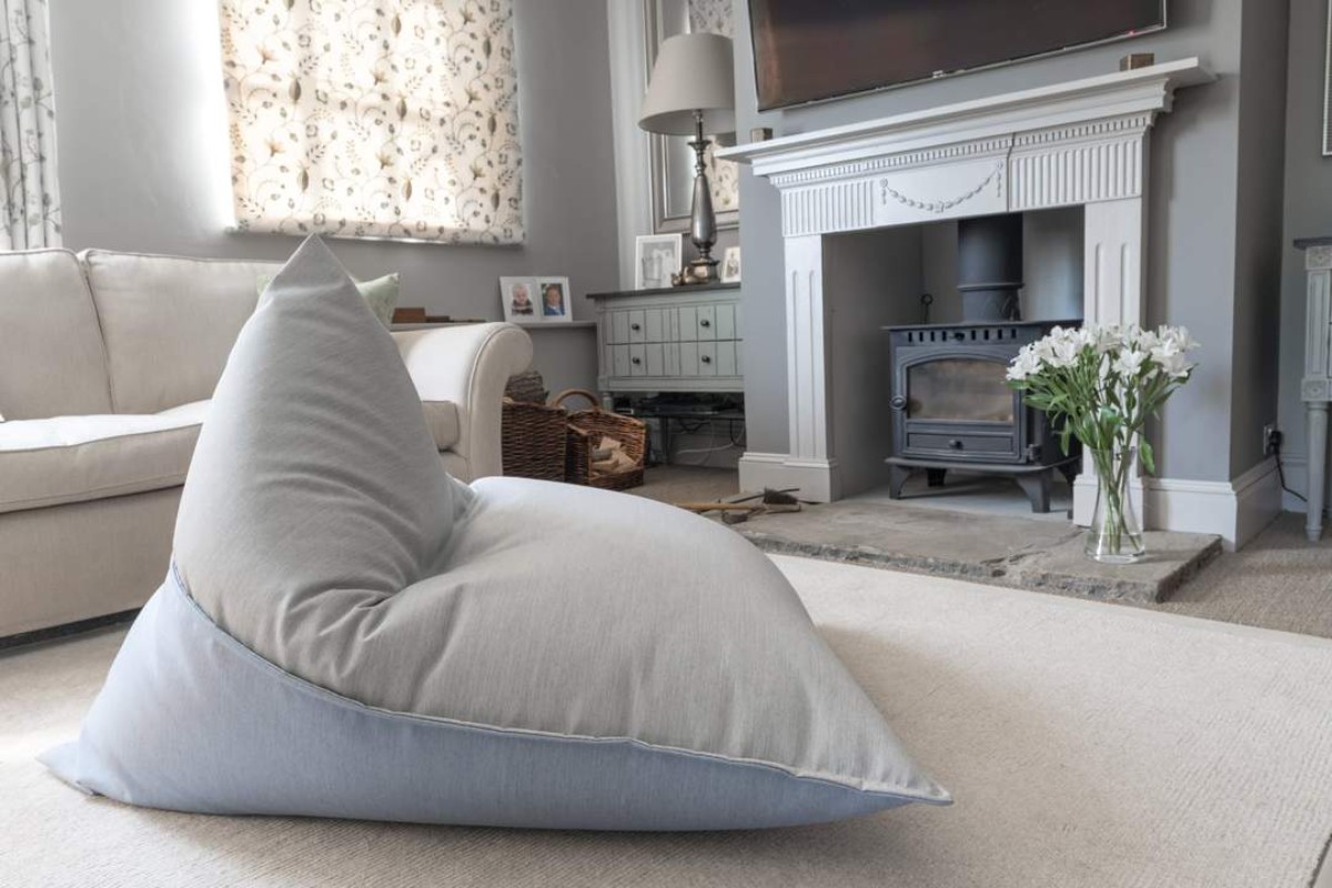 Trang trí nhà bằng ghế lười hình kim tự tháp