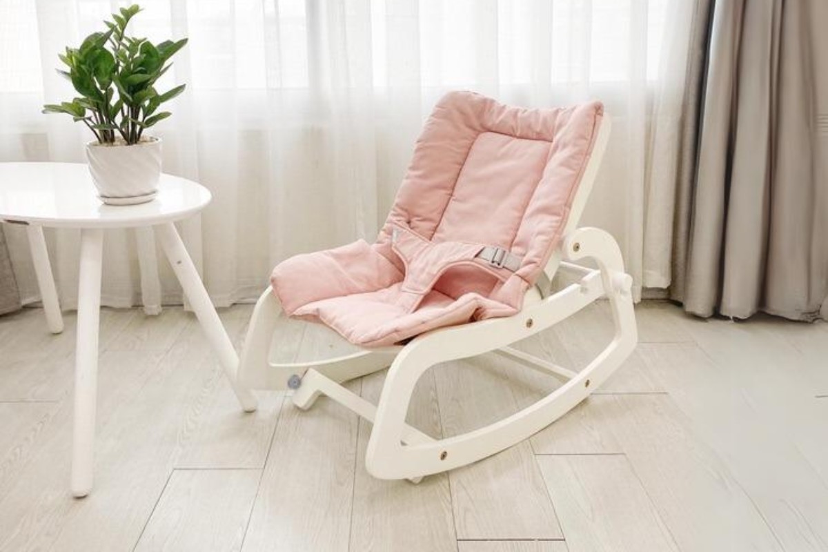 Ghế nằm thư giãn bập bênh cho bé 2 tháng tuổi