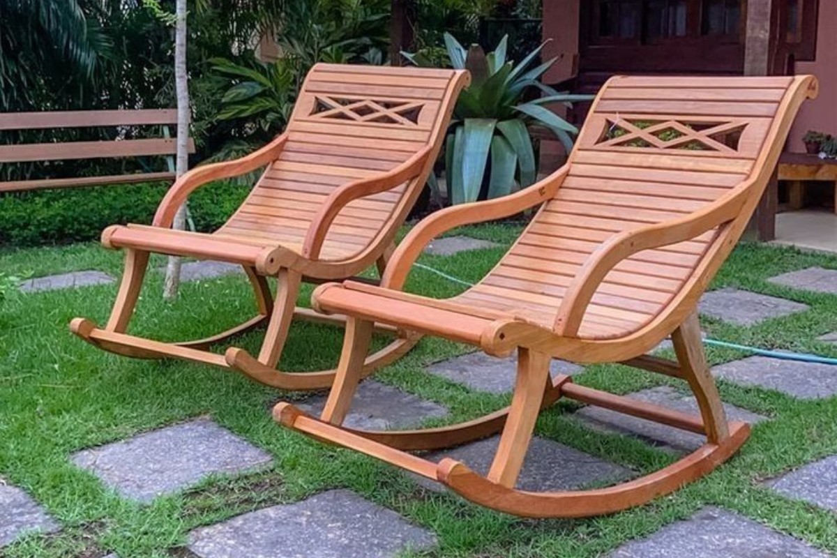 Ghế thư giãn bập bênh bằng gỗ cho người già