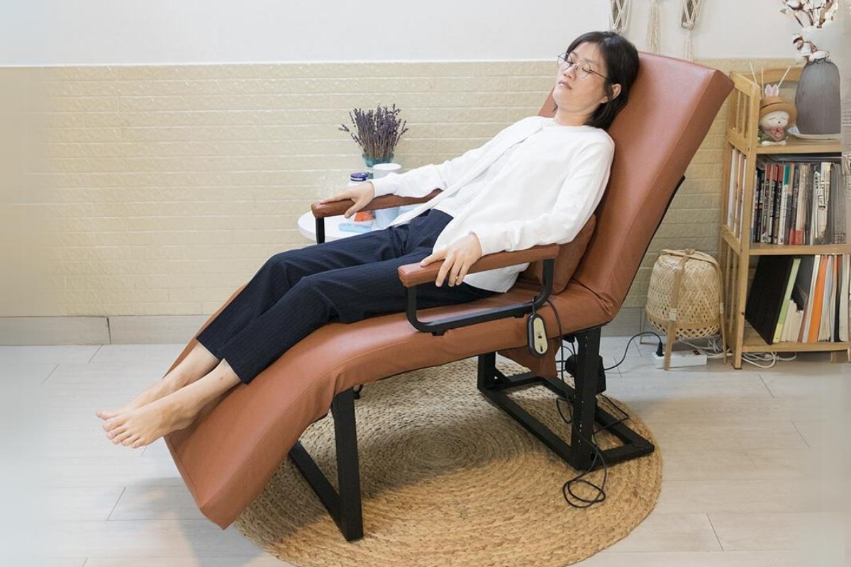 Ghế tựa có chân cho người cao tuổi