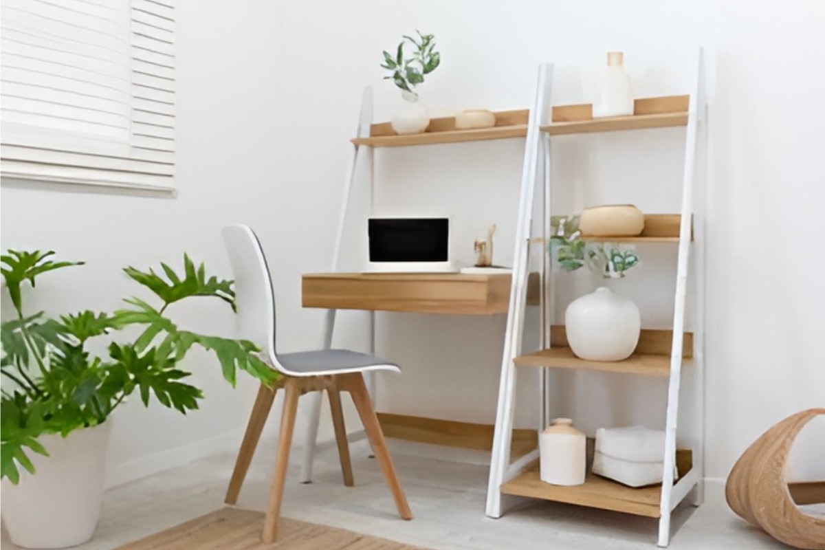 Bàn có kệ sách dạng thang nghiêng độc đáo