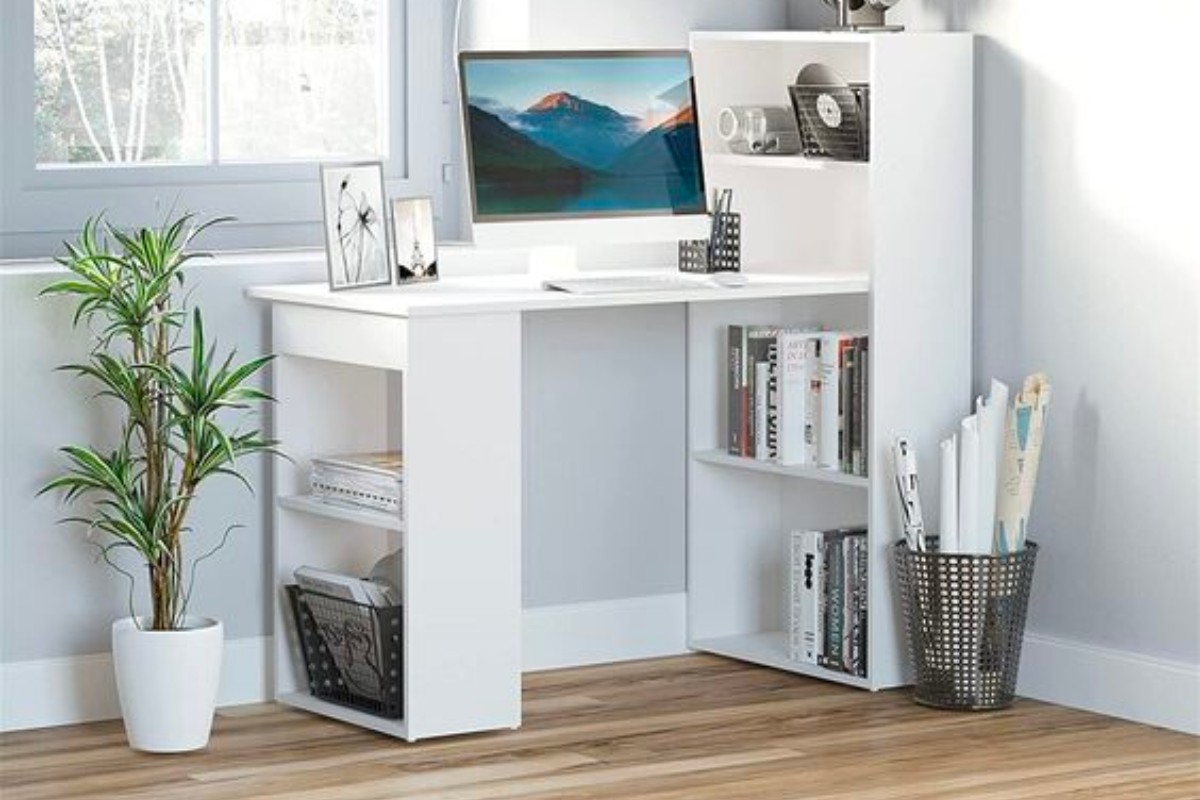 Bàn làm việc có kệ sách kê góc tường