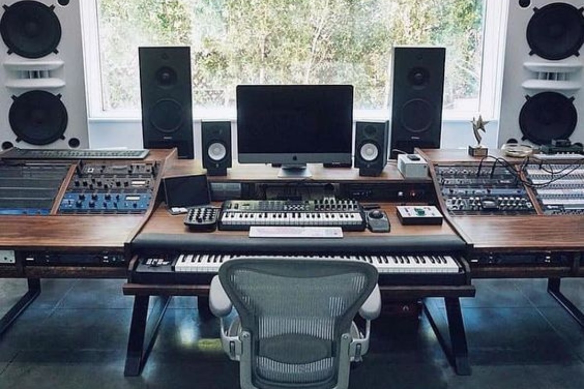 Bàn làm việc phòng thu studio