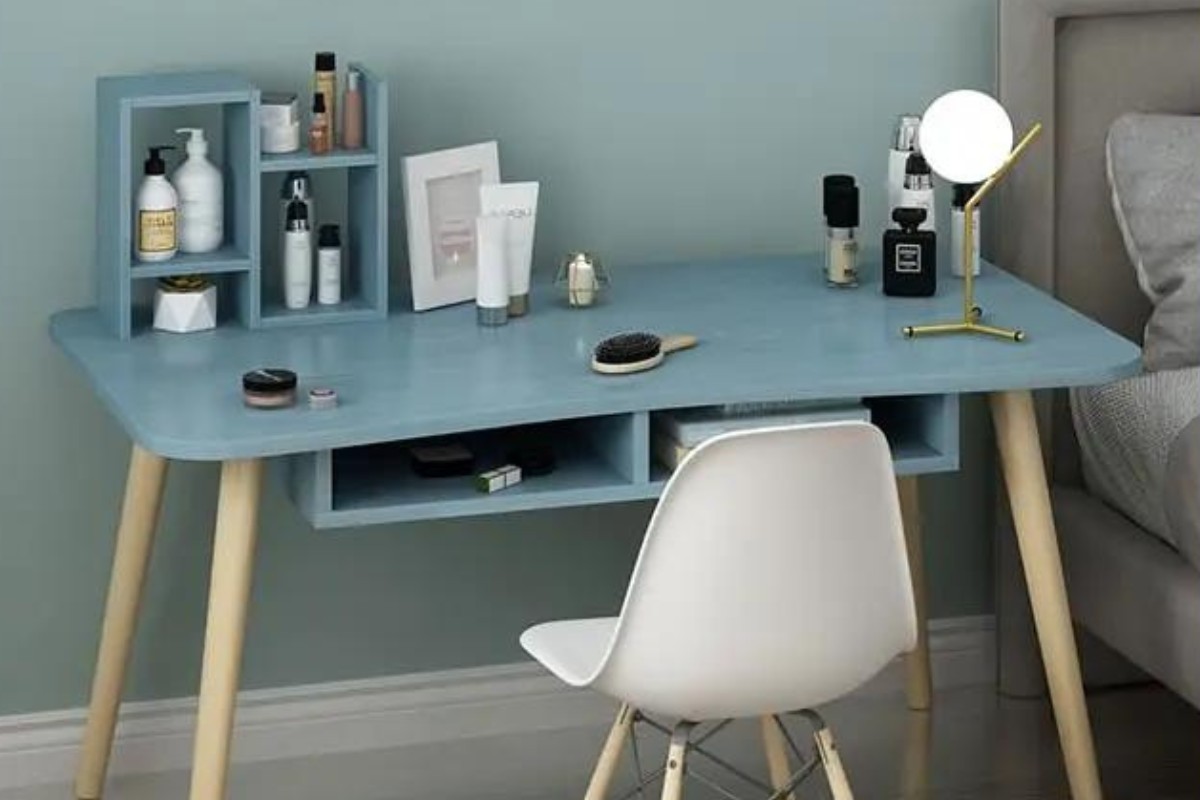 Bàn làm việc kết hợp trang điểm thiết kế hiện đại