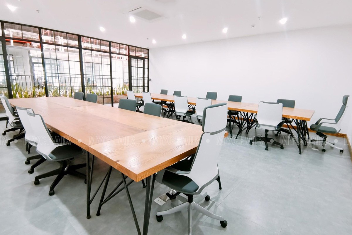 Chất liệu bàn họp sơn PU