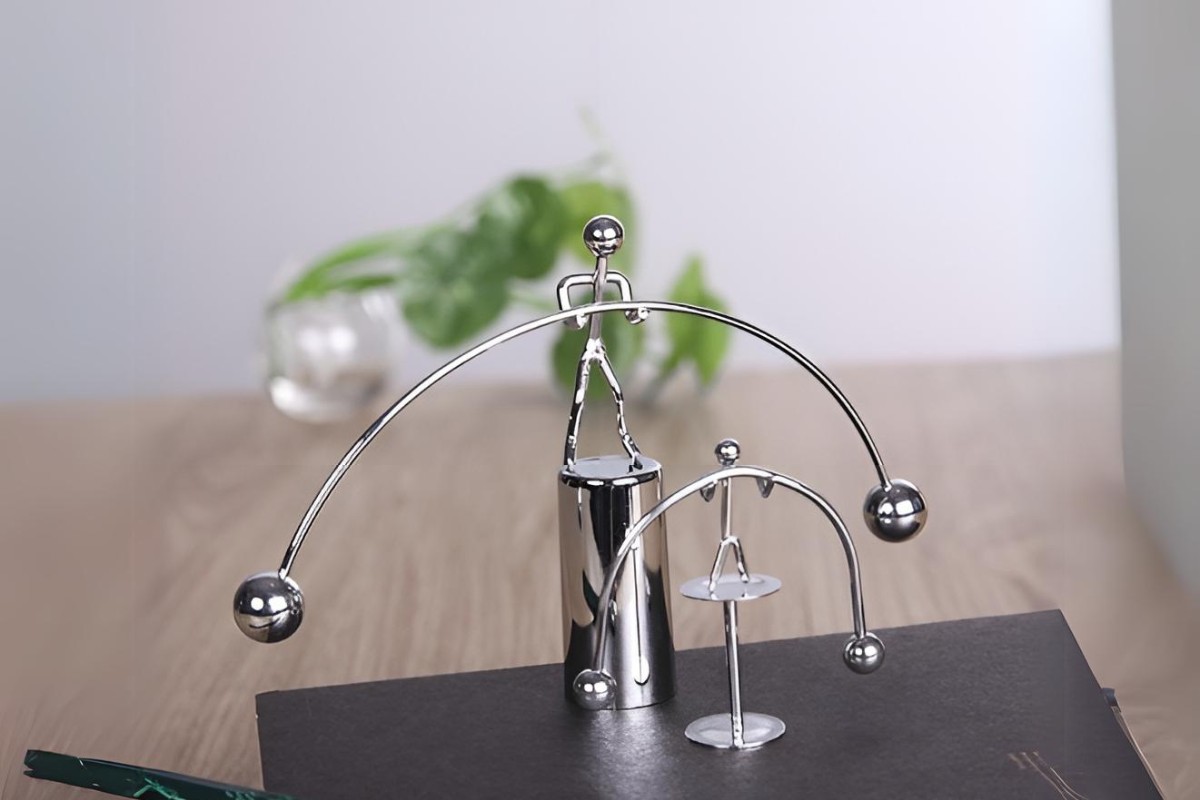 Con lắc để bàn tự cân bằng đẹp mắt