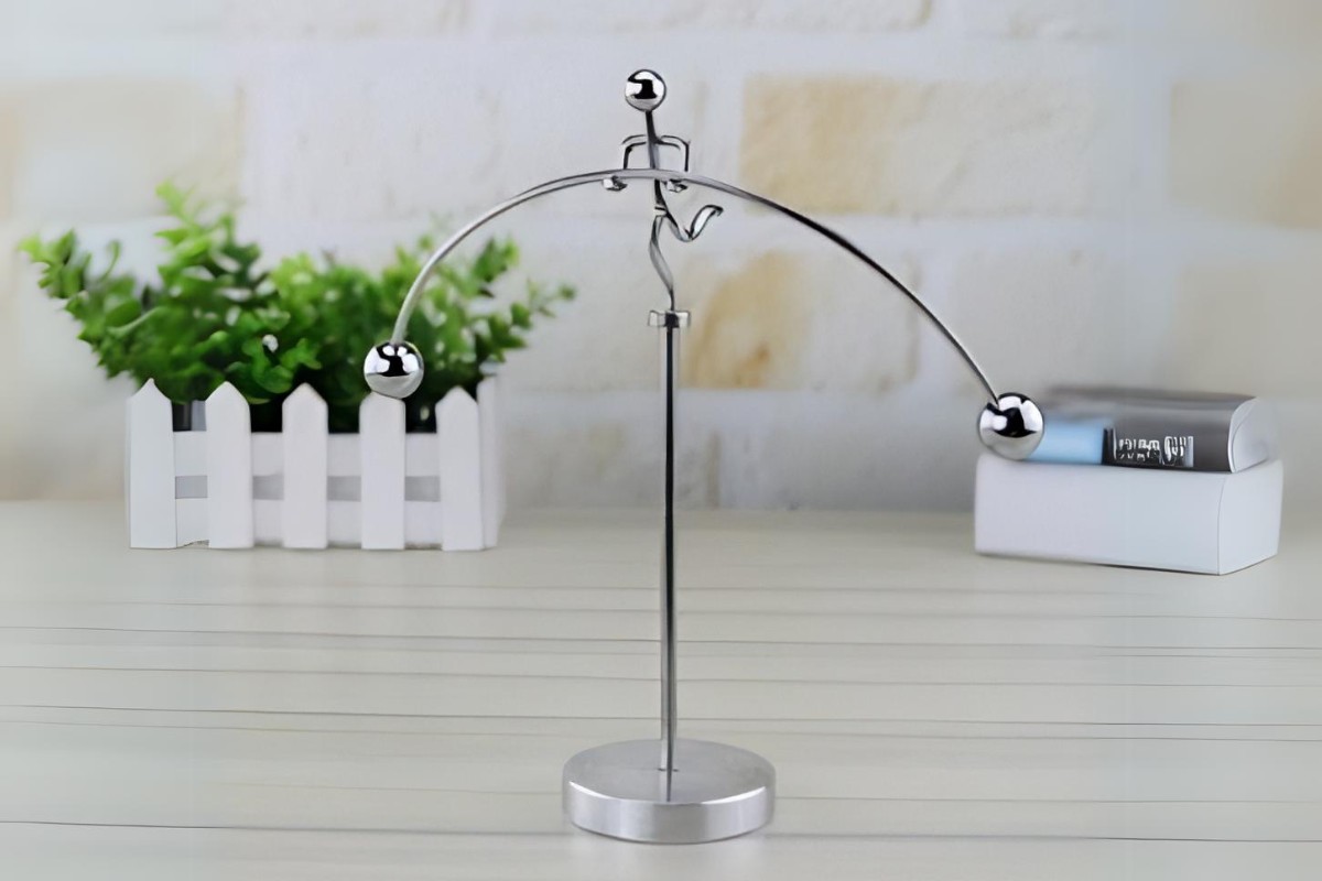 Con lắc để bàn tự cân bằng độc đáo