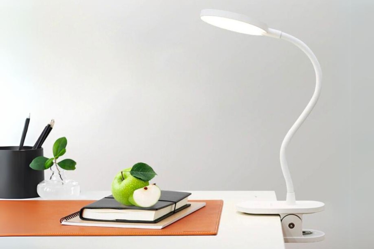Đèn LED để bàn chống cận thông minh