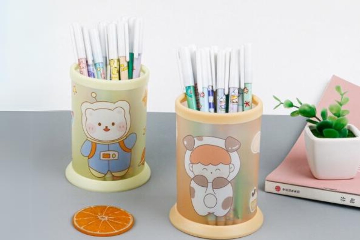 Hộp bút nhựa để bàn