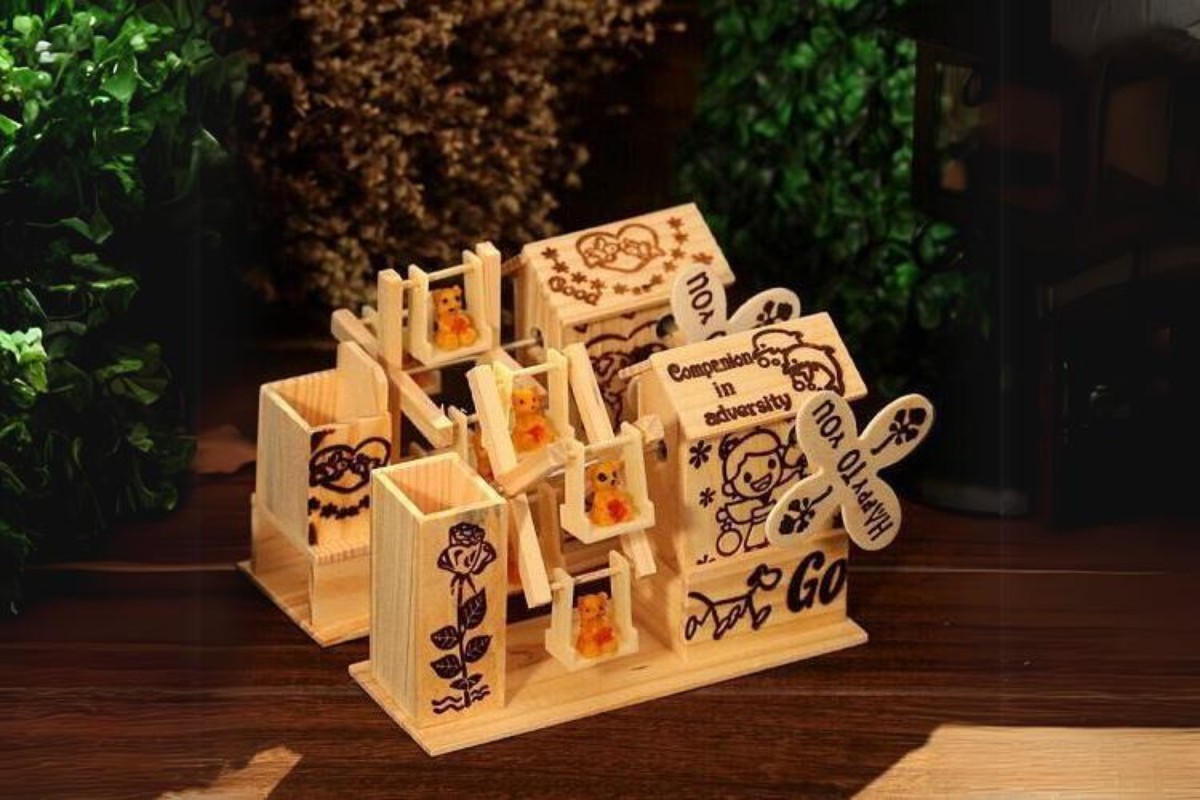 Hộp bút gỗ để bàn