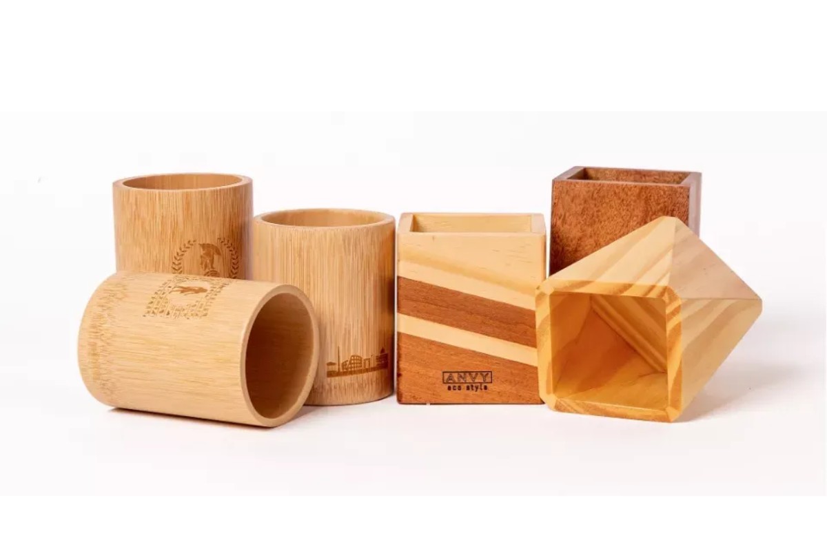 Hộp đựng bút để bàn bằng gỗ