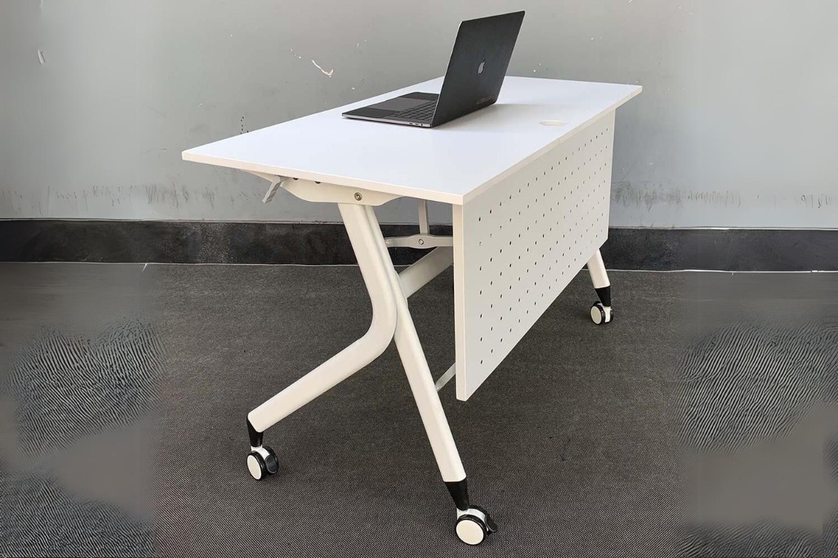 Bàn làm việc tại nhà có bánh xe