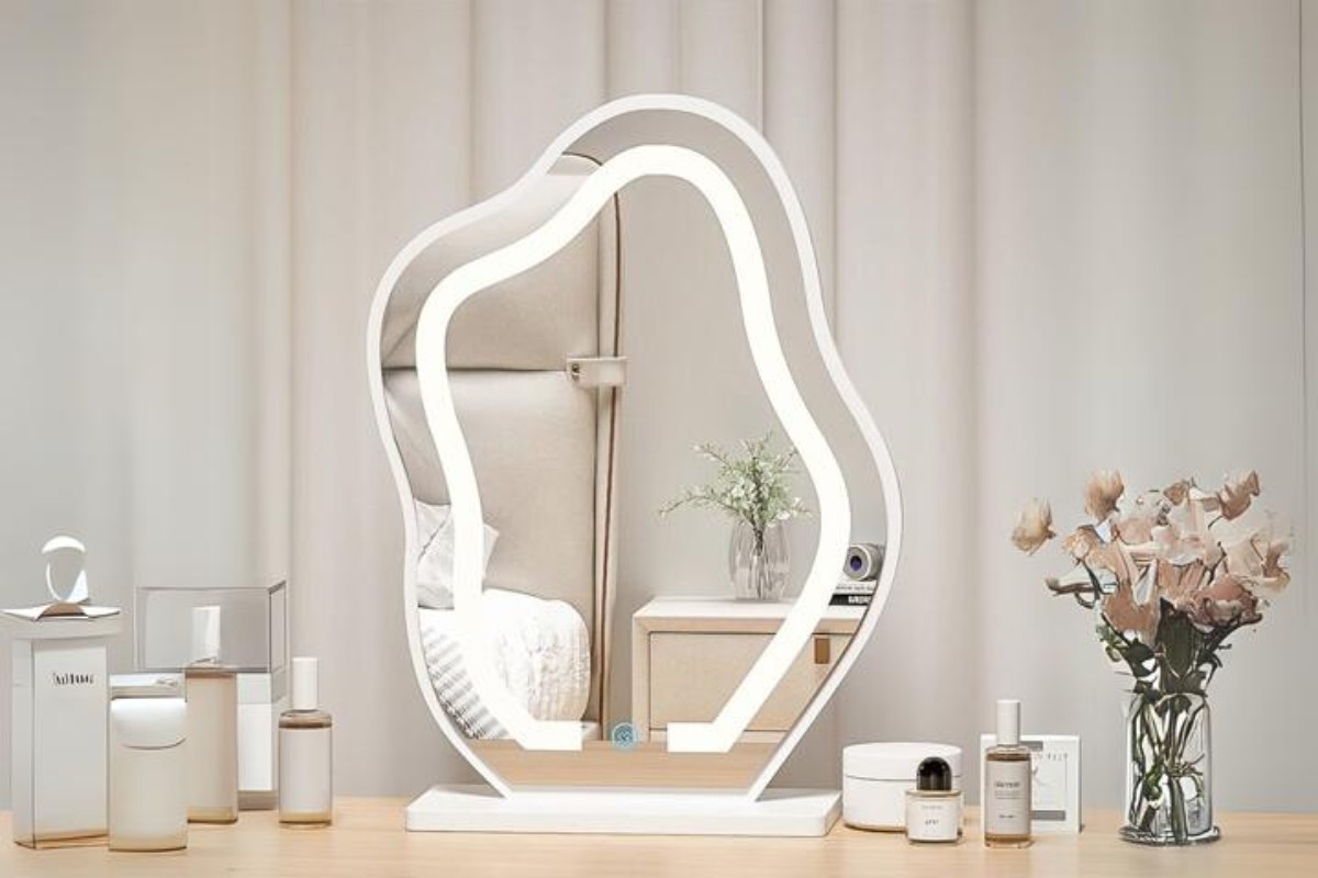 Gương đèn LED để bàn làm việc