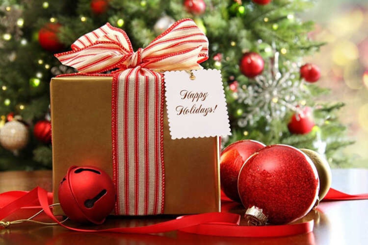 Trang trí noel văn phòng với những món quà xinh xắn
