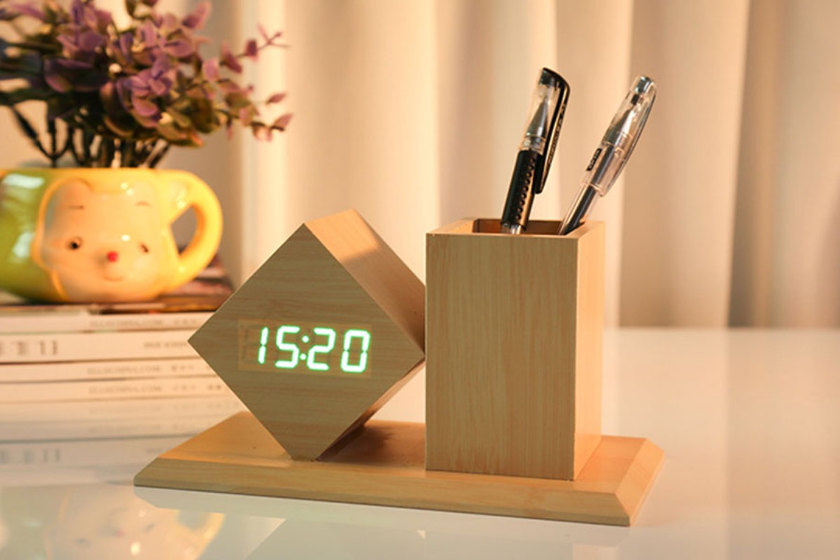 Hộp bút để bàn làm việc rất phổ biến trong không gian văn phòng