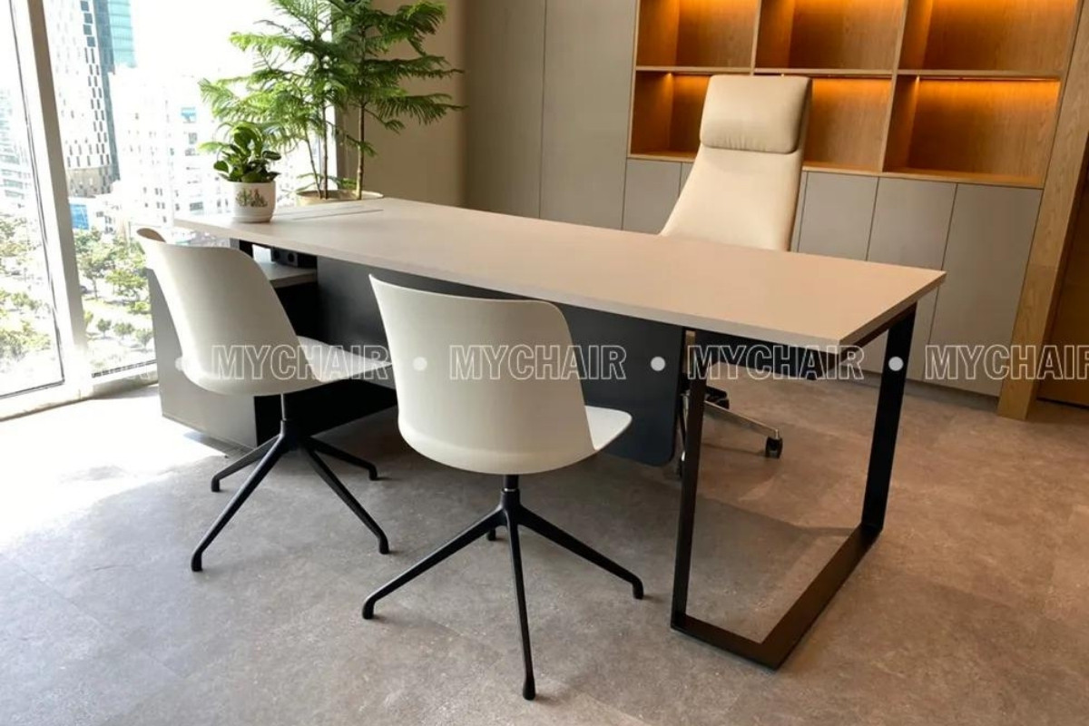 Thiết kế phòng giám đốc với cây xanh