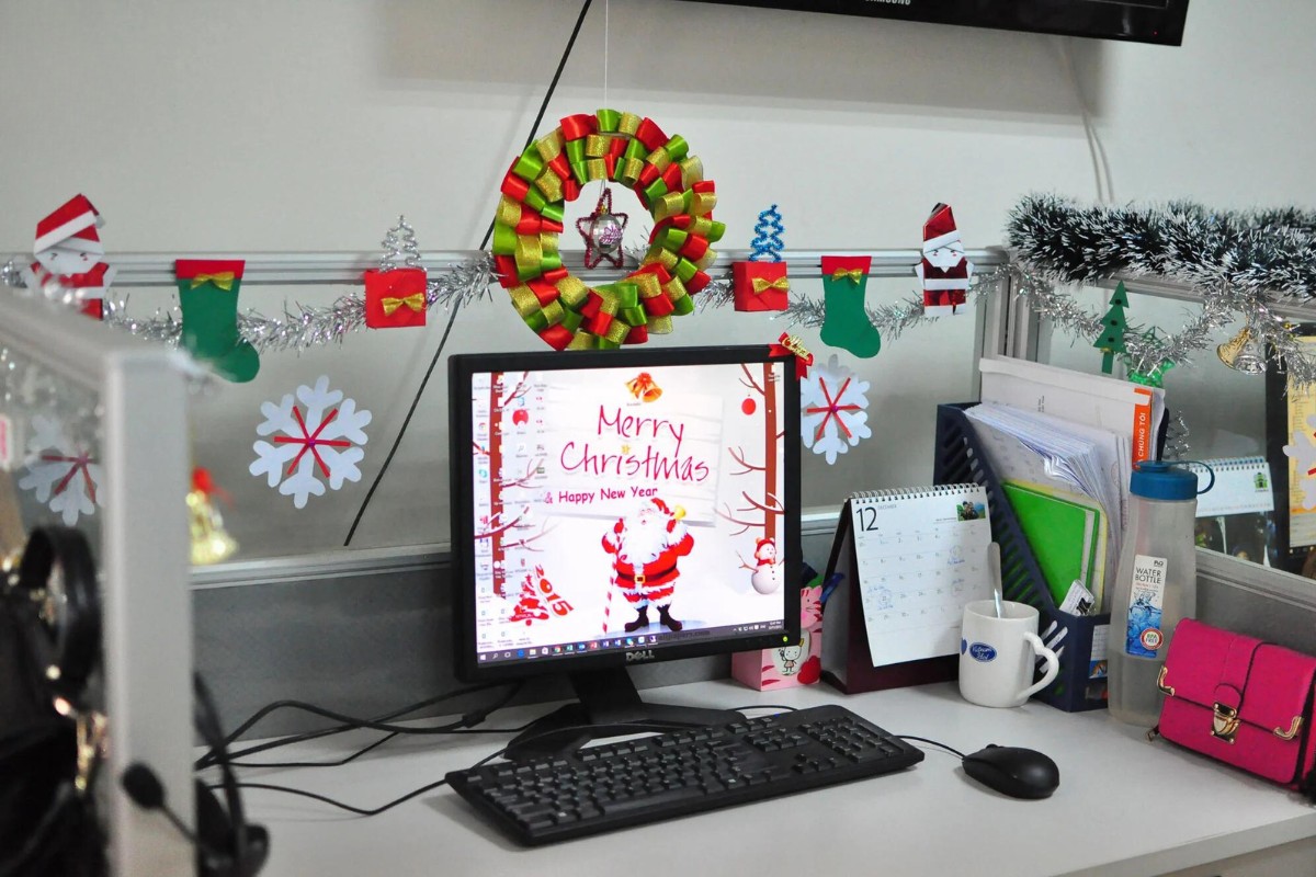 Trang trí noel bàn làm việc văn phòng