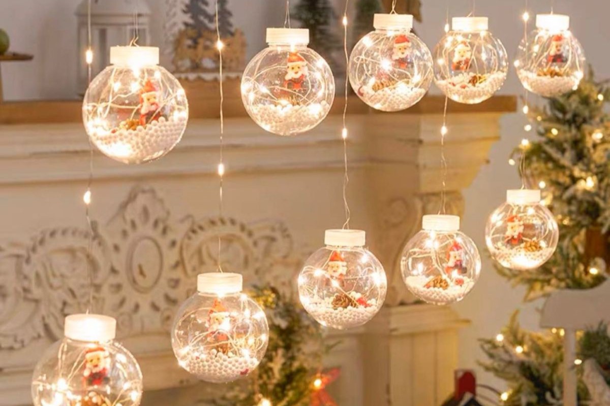 Trang trí noel với đèn LED nhiều màu sắc