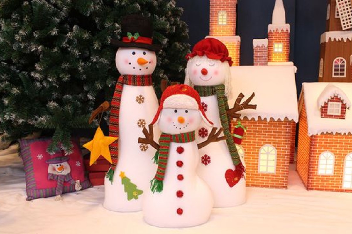 Người tuyết trang trí noel văn phòng