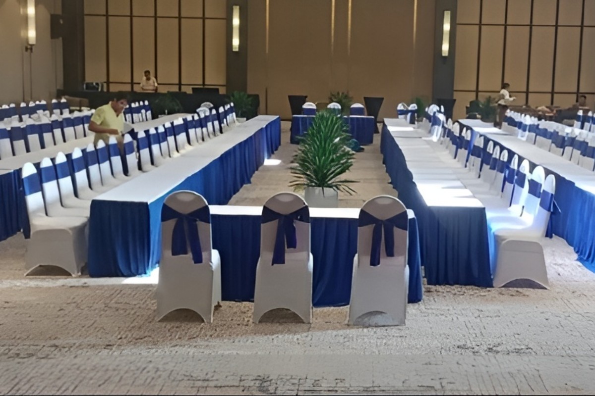 Tuấn Nguyễn chuyên cho thuê bàn ghế phòng họp giá rẻ