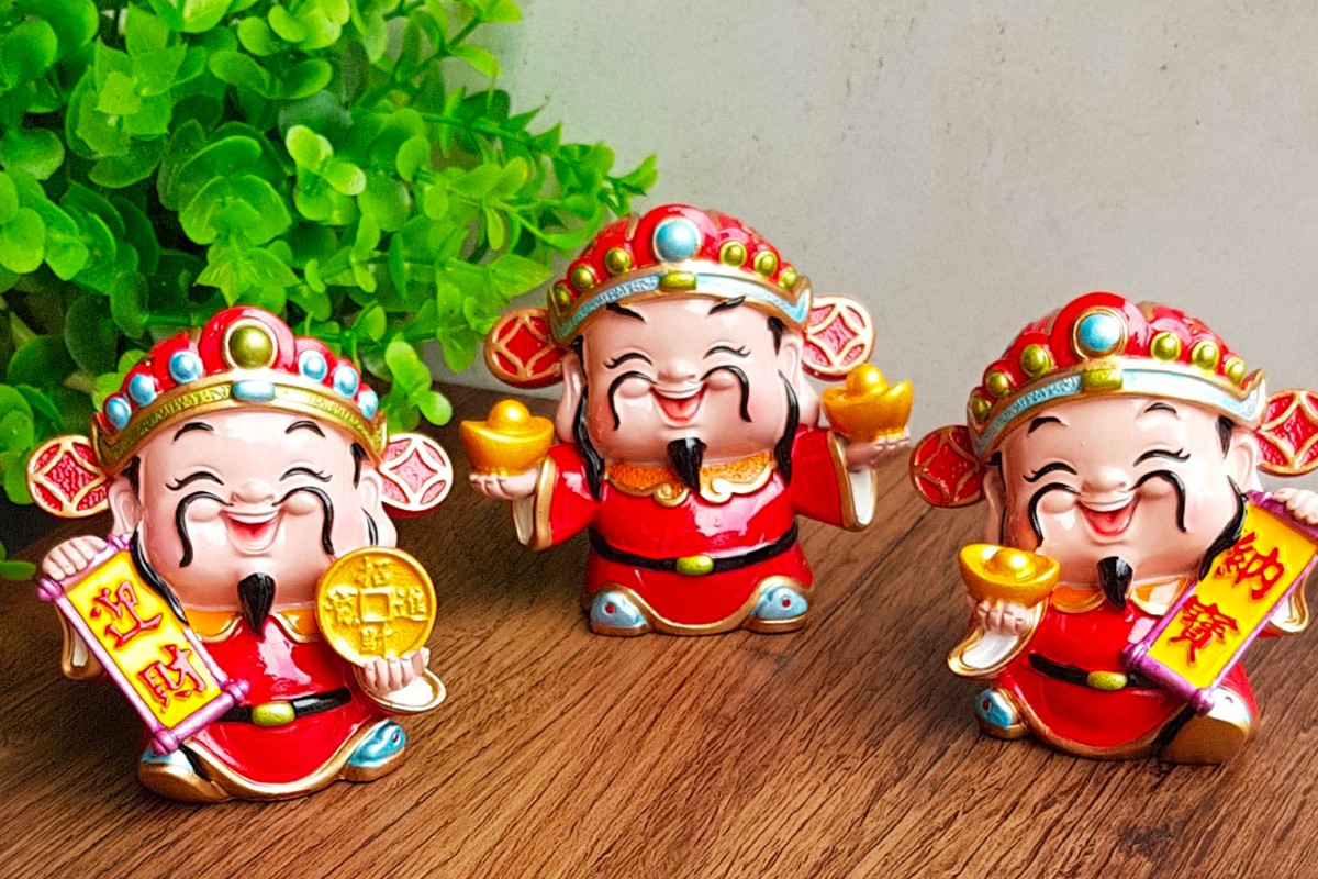 Tượng thần tài trang trí bàn làm việc mệnh thủy