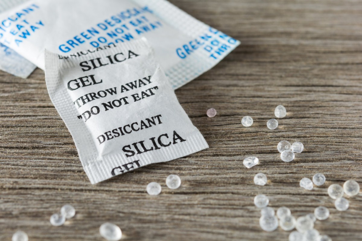 Sử dụng Silica Gel để xử lý ghế sofa bị mốc