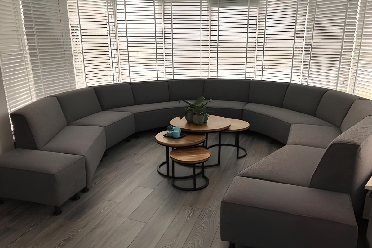 Sofa chữ U thiết kế cong vòm đẹp mắt